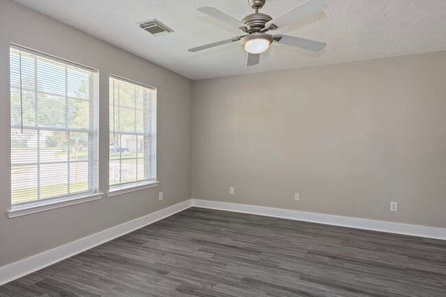 Building Photo - 18178 Woodsdale Ct