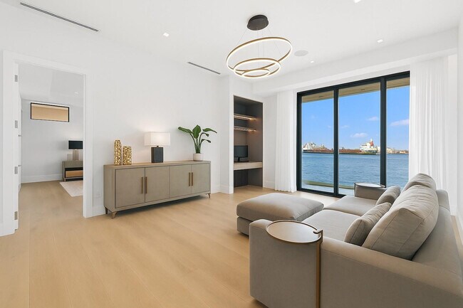 Building Photo - 1957 Harbourview Dr