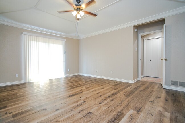 Building Photo - 10660 Pagewood Dr