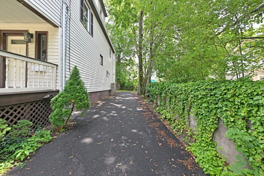 Building Photo - 32 Brainard Pl