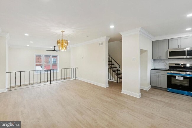 Building Photo - 411 W Shunk St