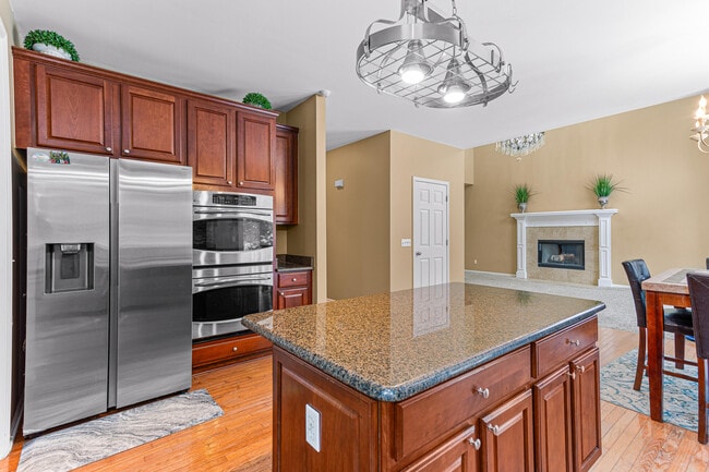 Building Photo - 49896 Parkside Dr