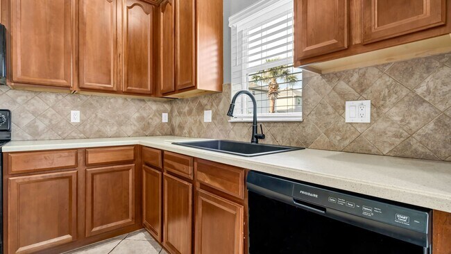 Building Photo - Gorgeous 3br/2.5ba/2 car garage Home in Ve...