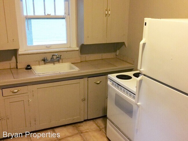 Building Photo - 2 br, 1 bath House - 540 E LOREN