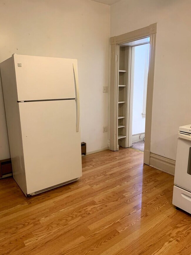 Building Photo - 2/1 Apartment in Highland Park - Available Now!