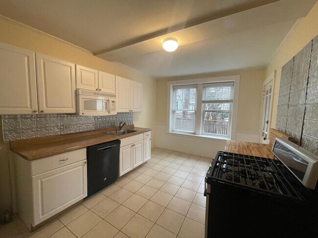 Primary Photo - 51 Fairfield St