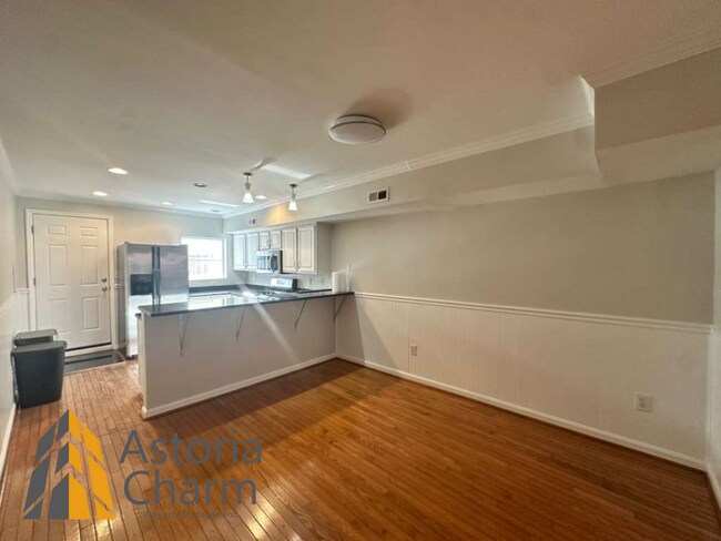 Building Photo - 3 Bedroom Home with Rooftop Views and Modern Finishes