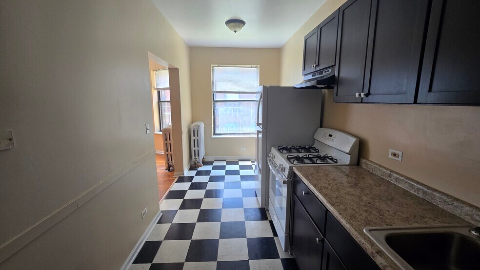 Building Photo - 7728 N Marshfield Ave