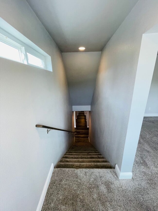 Building Photo - Entertainers delight, 3bdrm 2.5 bath home ...