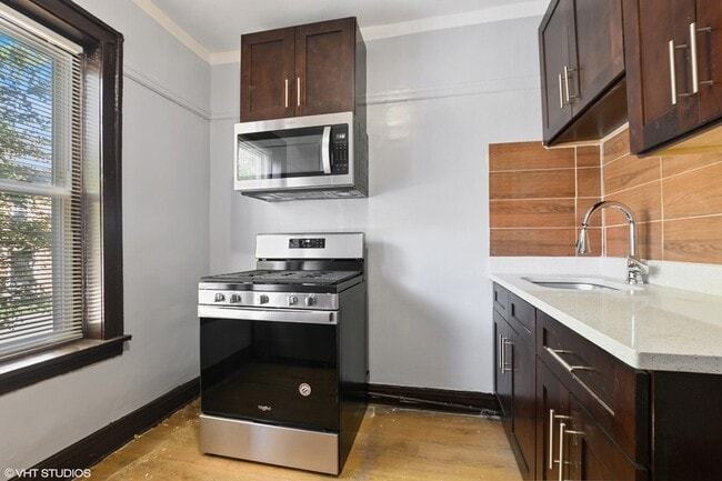 Building Photo - 1317 W 80th St