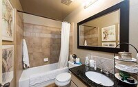 Building Photo - Beautiful one Bathroom unit in Fresno. Close to Fig Garden Village and River Park.
