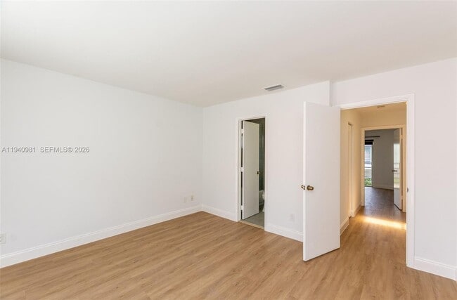 Building Photo - 2945 Bridgeport Ave