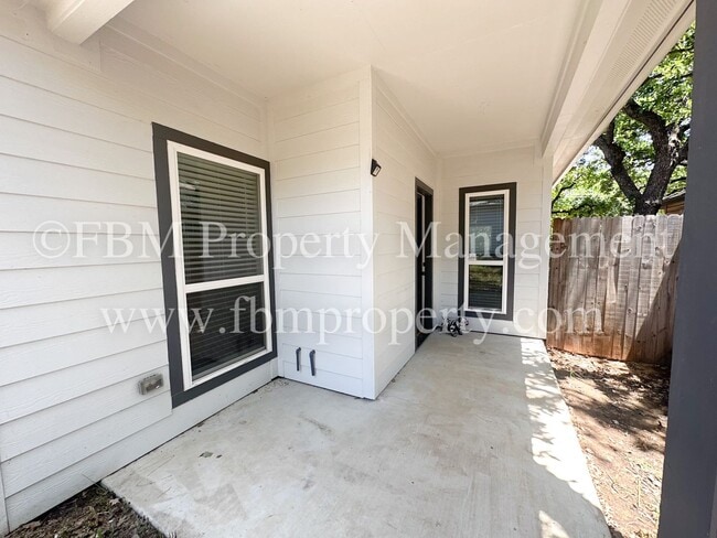 Building Photo - 431 Jannie St