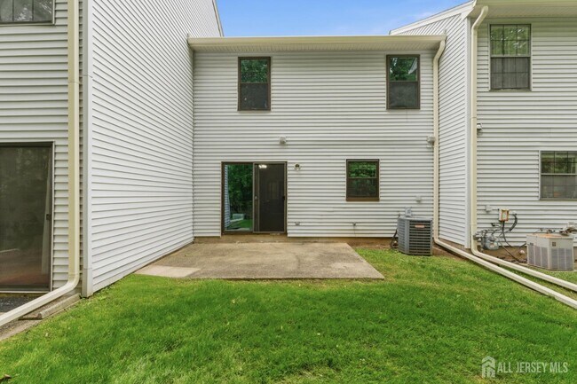 Building Photo - 2804 Cricket Cir
