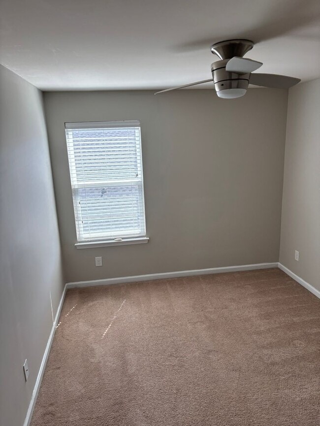 Building Photo - Great 4-Bedroom, 3-Bath