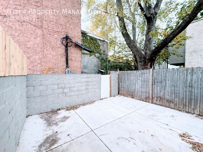 Building Photo - 926 S 15th St