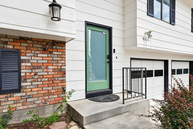 Building Photo - 9522 W Linstock St