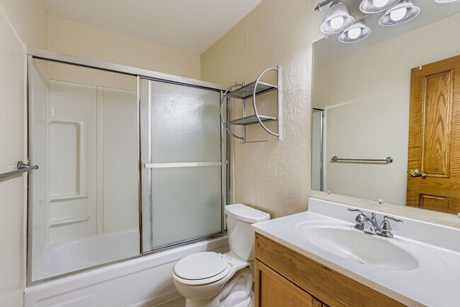 Building Photo - Stunning 3/2.5 home in Arvada!