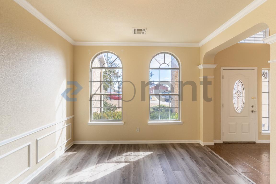 Building Photo - 498 Crossland Dr