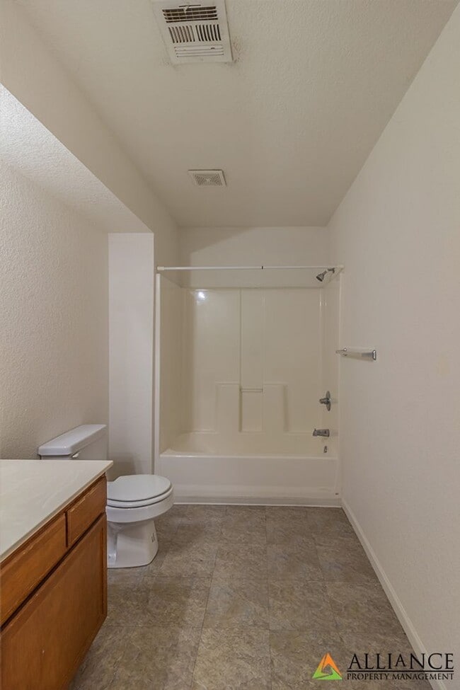 Building Photo - Town Home in West Manhattan!