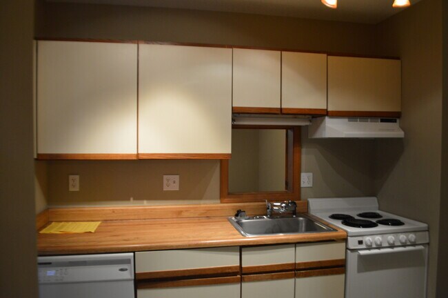 Building Photo - 207 McCellion Ave