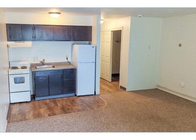 Building Photo - 736 Michael St