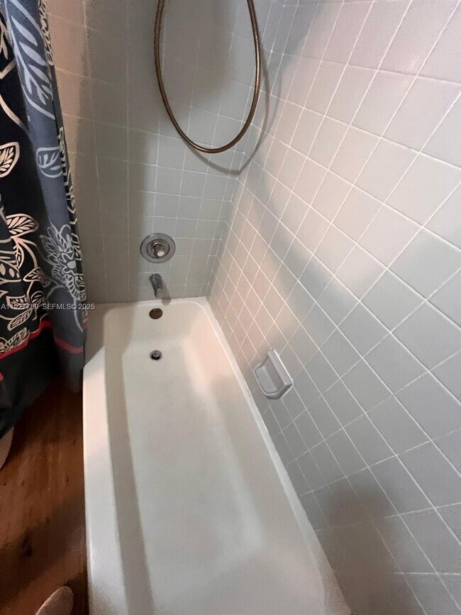 Building Photo - 2880 N Oakland Forest Dr