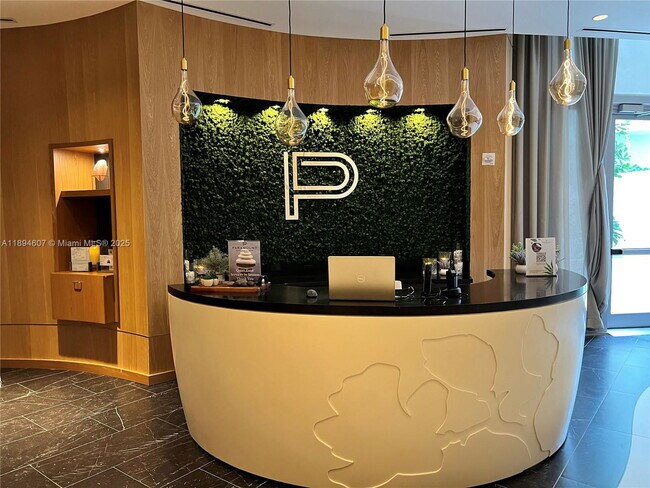 Building Photo - 851 NE 1st Ave