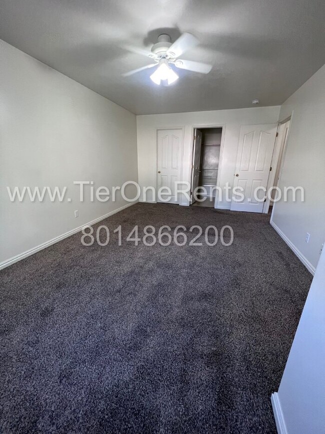 Building Photo - Move-in special: $500 off First months rent