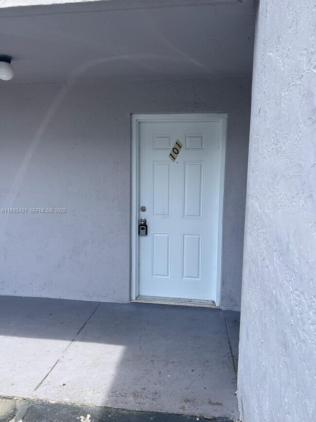 Building Photo - 2670 W 76th St