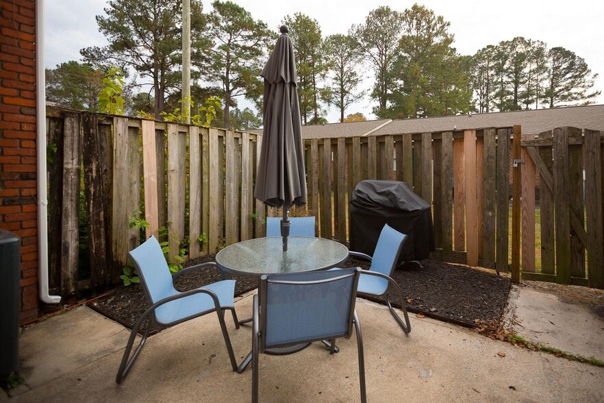 Outdoor fenced patio. Photo does not show the new vinyl fence recently installed. - 3000 Golden Rd