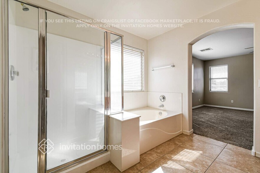 Building Photo - 2005 W Green Tree Dr