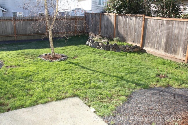 Building Photo - 3 Bed 2.5 Bath Home in St. Helens, Oregon