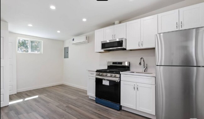 Building Photo - 2235 Patricia Ave