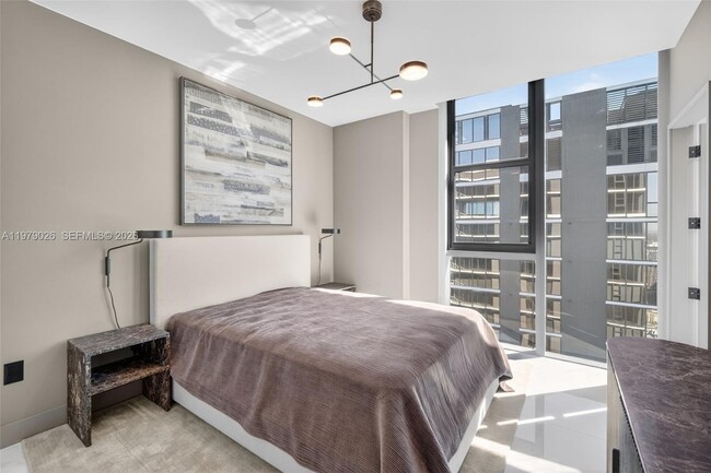 Building Photo - 700 NE 24th St