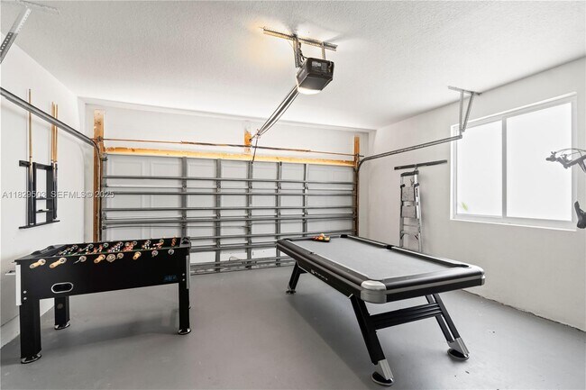 Building Photo - 16601 SW 87th Ct