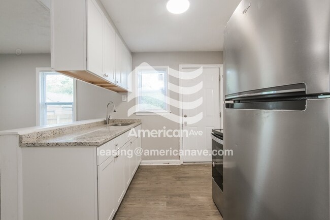 Building Photo - 1947 Glenridge Dr