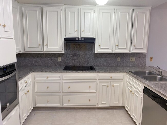 Building Photo - 3907A Irvine Dr