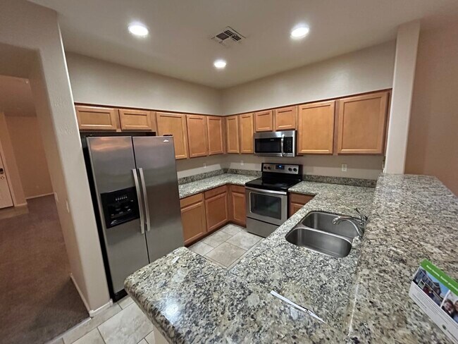 Building Photo - 6805 S 70th Dr