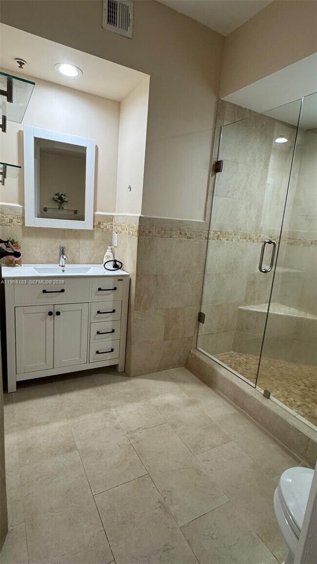 Building Photo - 3215 NE 184th St