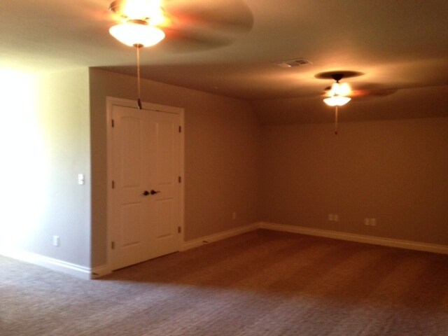 Building Photo - Edmond Schools + Kelly Lake Estates + 4 bedrooms + Community Pool