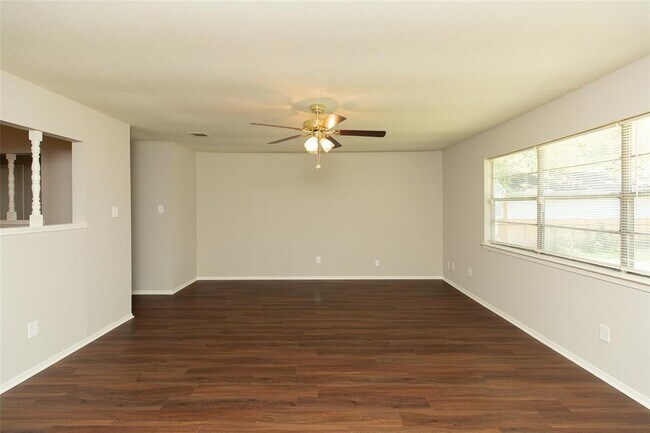 Building Photo - 2555 Halstead Dr