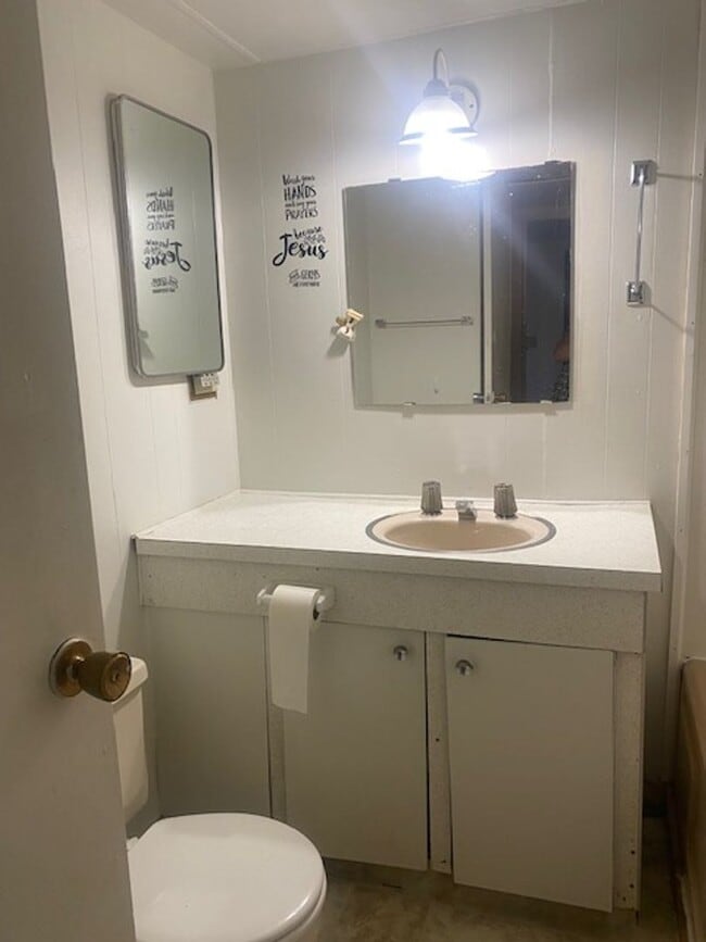 Building Photo - Cozy 3 Bedroom 1 Bathroom Trailer Home!!!