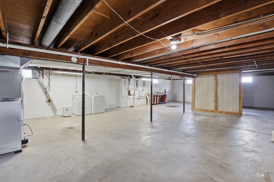 Building Photo - 410 S Chicago St
