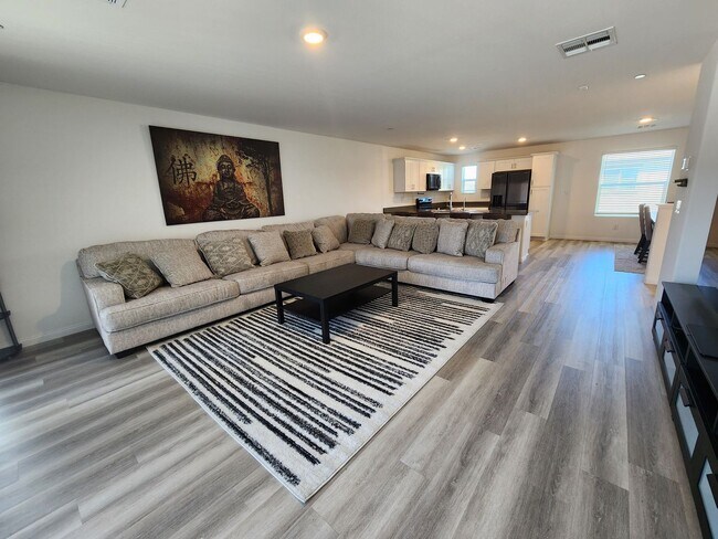 Building Photo - Charming 3BR/2.5BA Home in Las Vegas – Uti...