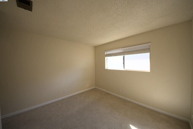 Building Photo - 1214 Sycamore Dr