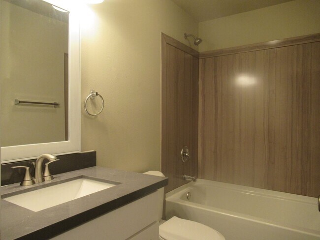 Building Photo - Updated 3 bedroom, 1.75 bath rambler in Covington