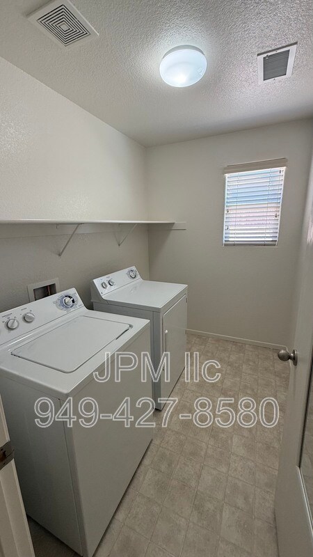 Building Photo - 330 Bulluno Dr