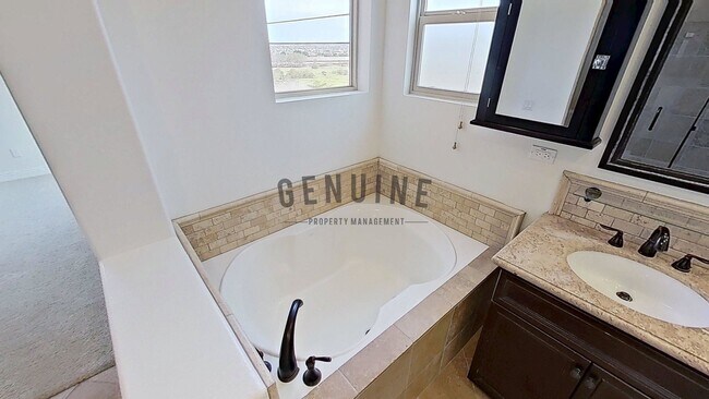 Building Photo - Spacious 3Bd 2.5Ba 2 Story Home w/ Fabulou...