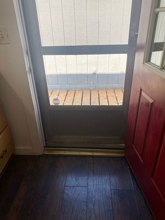 Building Photo - Recently updated - 4 Bedroom, 1 bath home ...